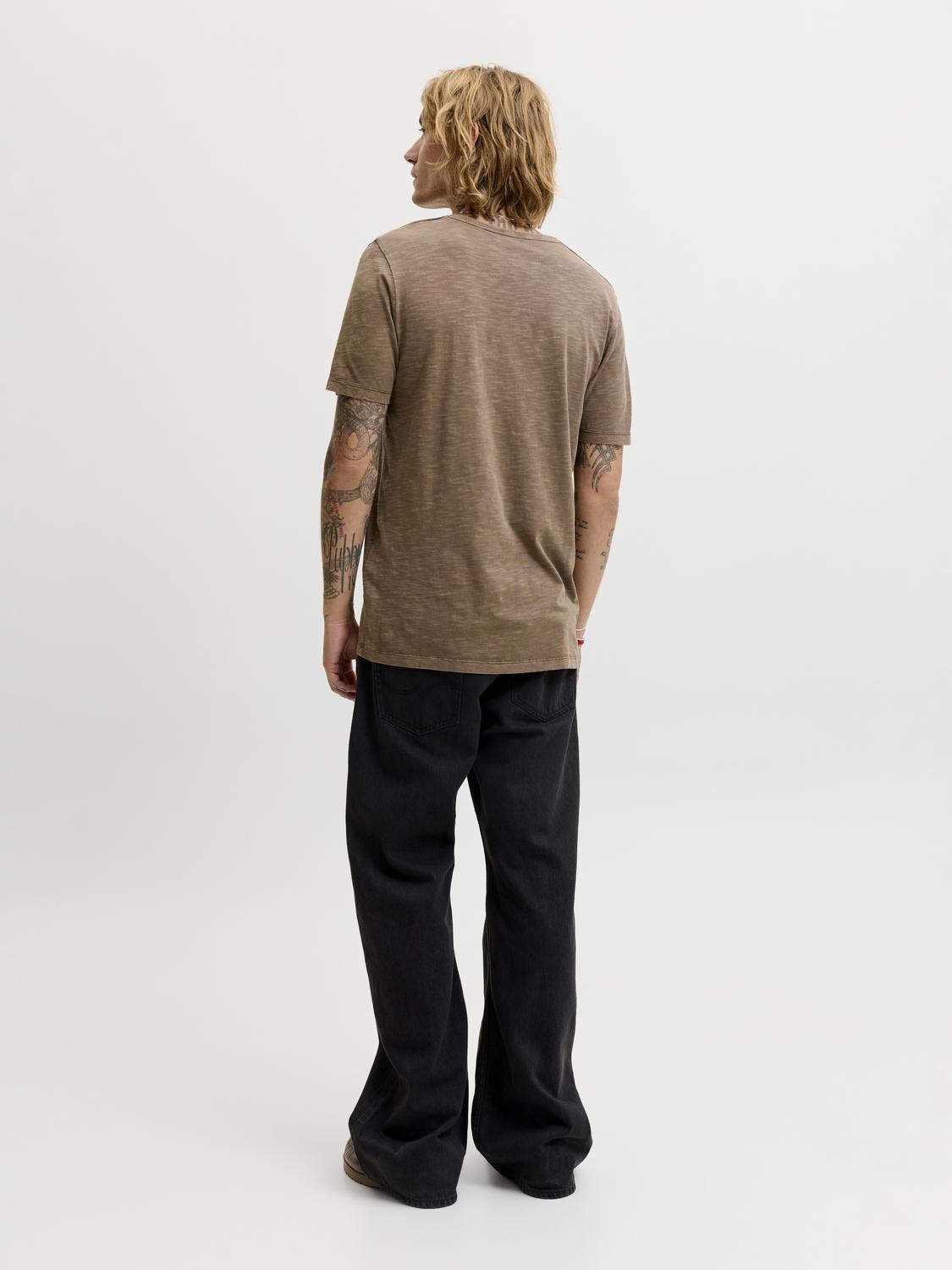 model_shot-back